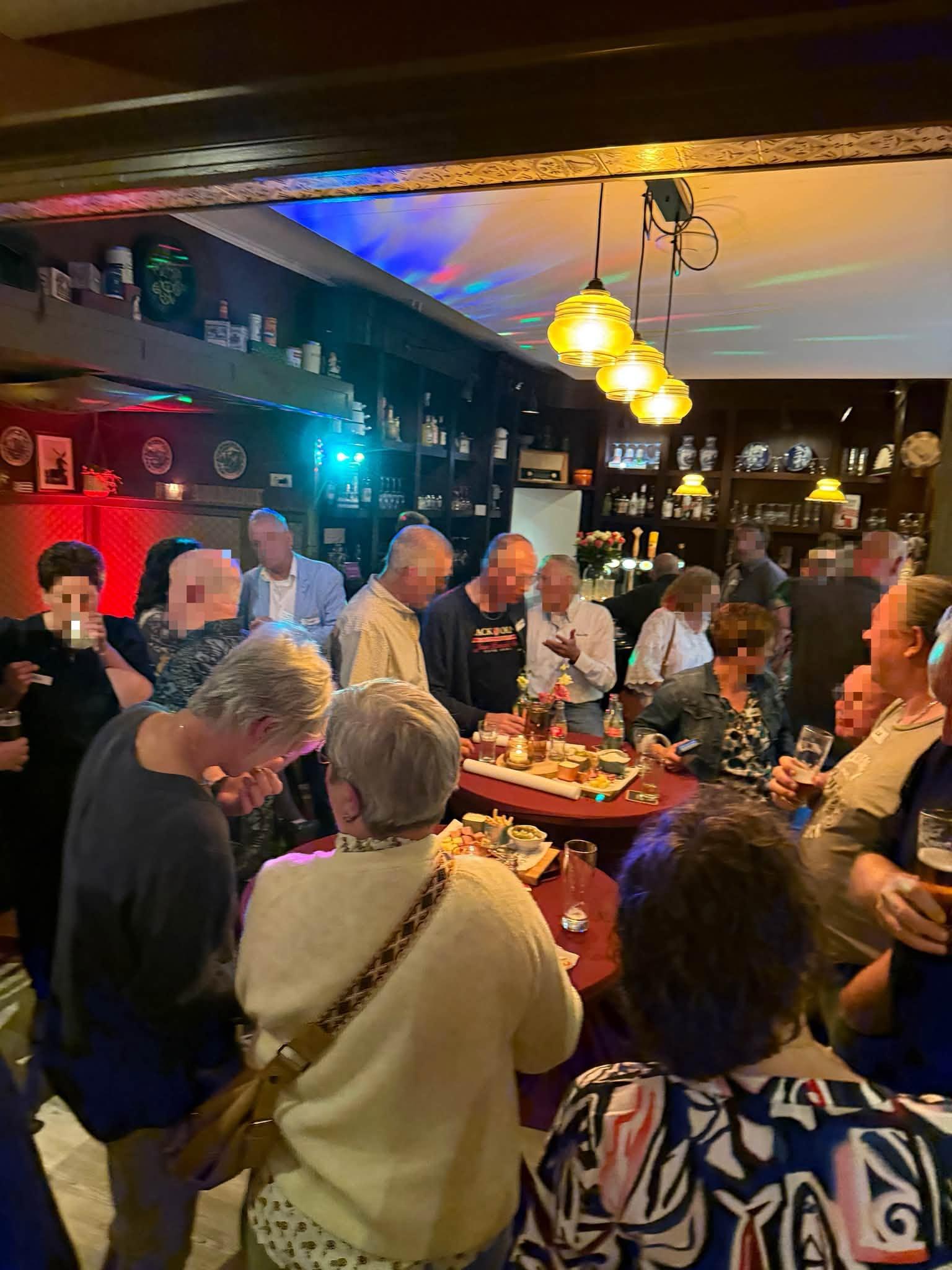 singleparty-datingoost-datingsite-relatiebemiddeling-relatiebemiddelingsbureau-datingoost-dating-oost-kappers-hoonhorst-dalfsen-zwolle-singlesfeestje-singles-singlesavond-singlesfeest-singlescafe-singlecafe-datingsite-oost-nederland-liefde-verliefd-ontmoeten-datingsite-oost-grandcafe-grand-cafe-Kappers-vrijgezel-alleenstaand-40plus-50plus-60plus-